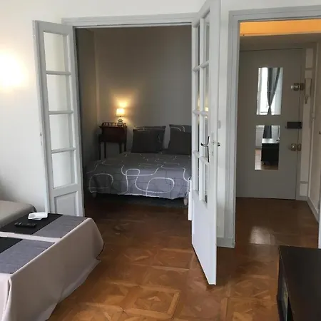 Montmartre Moulin Rouge Apartment